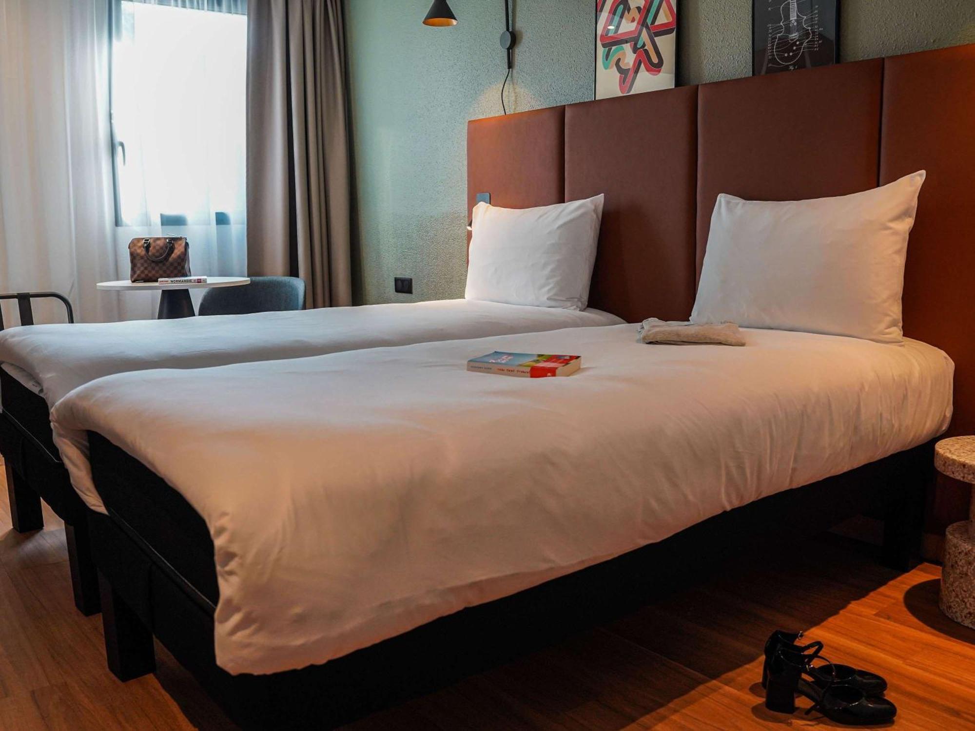 宜必思巴耶贝森港酒店 贝桑于潘港 外观 照片